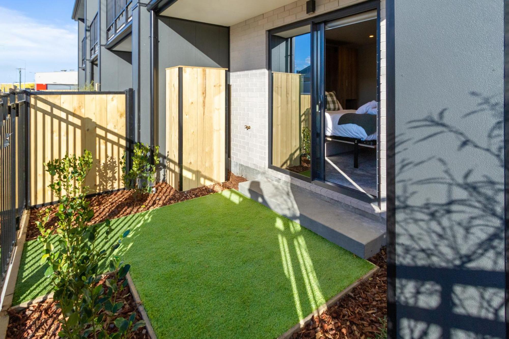 Single Level Studio Escape On Wilmer St - Central ไครสต์เชิร์ช ภายนอก รูปภาพ