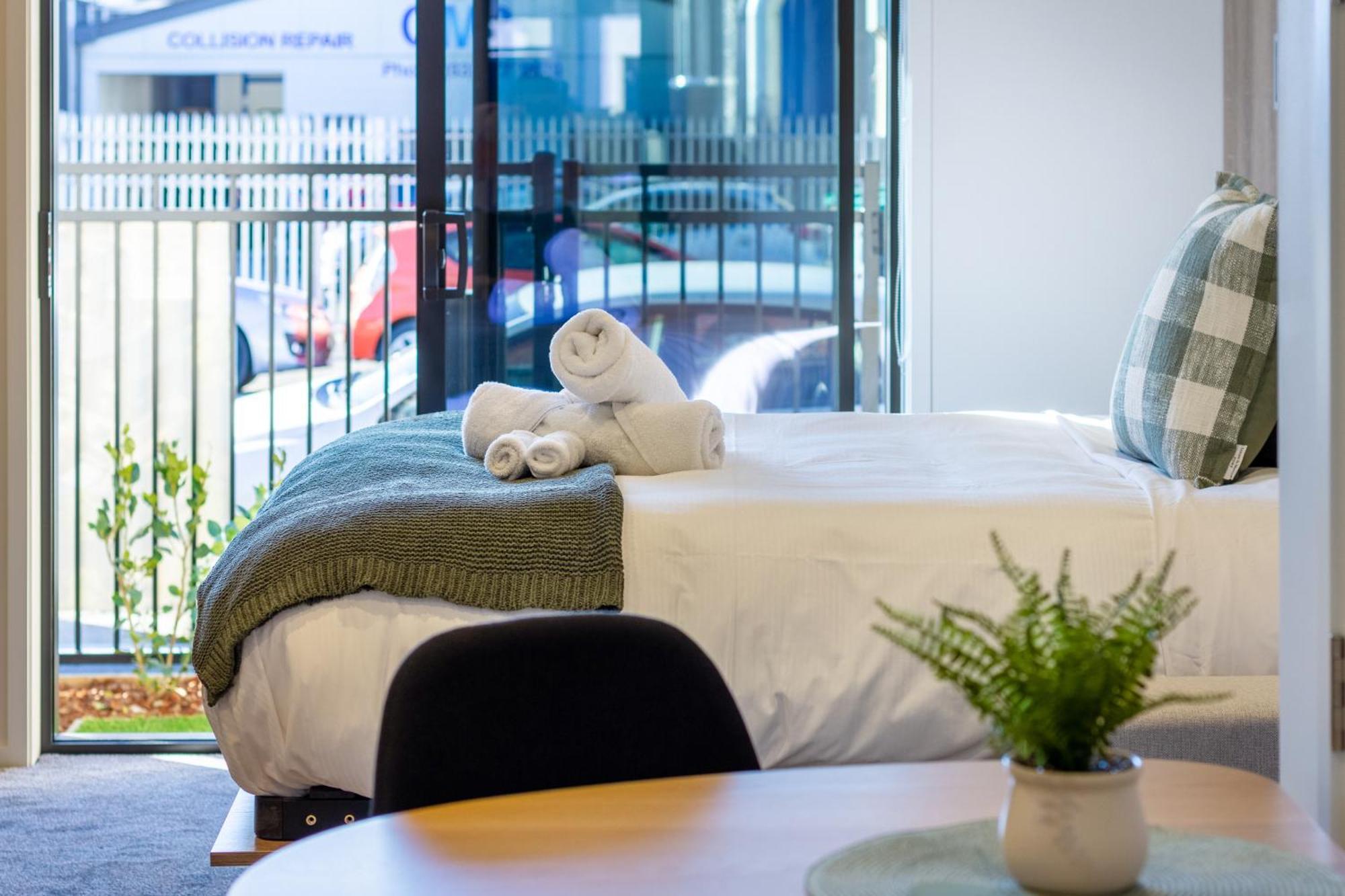 Single Level Studio Escape On Wilmer St - Central ไครสต์เชิร์ช ภายนอก รูปภาพ